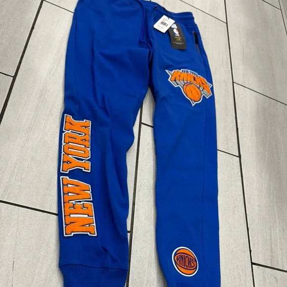Pro Standard New York Knicks Blue Joggers - Picture 6 of 10